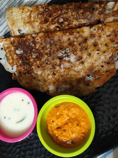 A picture of Rava dosa with chutney.