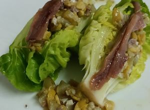 Foto principal de Cogollos con anchoas y vinagreta de encurtidos