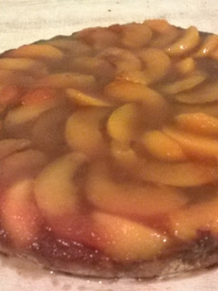 Una foto de Tarta de duraznos con ganash de chocolate