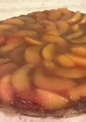 Una foto de Tarta de duraznos con ganash de chocolate