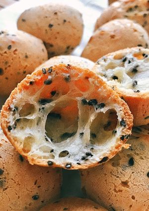 Hình của món 💚 Bánh Mì Mè Đen Hàn Quốc (Korean Mochi Sesame Bread).
