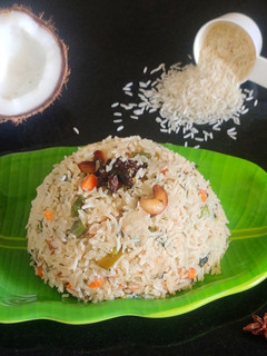 தேங்காய் பால் காய்கறி புலாவ் (Coconut milk veg lpulao recipe in tamil) செய்முறை முக்கிய புகைப்படம்