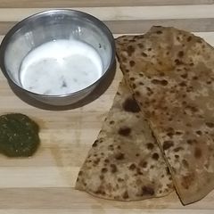 A picture of Aaloo Paratha platter.