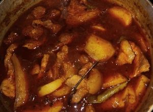 Una foto de Carne de cerdo guisada con papas