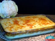 Una foto de pastel de carne con setas