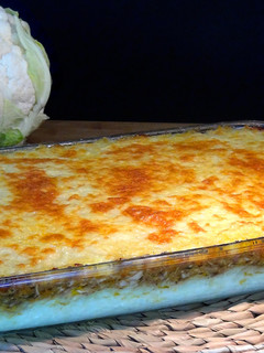 Una foto de PASTEL DE CARNE, COLIFLOR Y PATATAS, RECETA FÁCIL Y ECONÓMICA