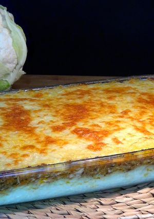 Una foto de PASTEL DE CARNE, COLIFLOR Y PATATAS, RECETA FÁCIL Y ECONÓMICA