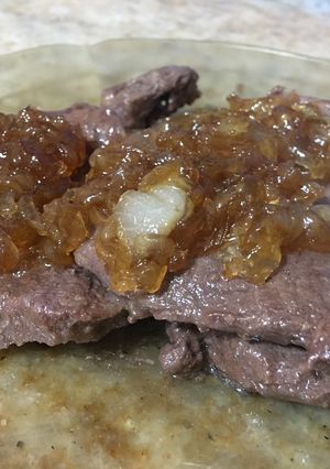 Una foto de Bifecitos de lomo con cebolla caramelizada