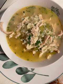 Una foto de Sopa de pollo para la gripa 🍲