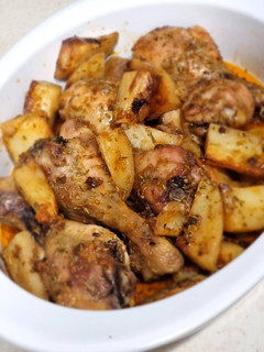 Una foto de Muslos de pollo al horno con romero y sobrasada (Nota 9)