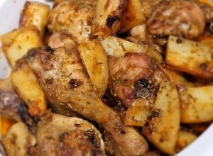 Una foto de Muslos de pollo al horno con romero y sobrasada (Nota 9)