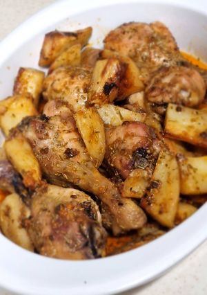 Foto principal de Muslos de pollo al horno con romero y sobrasada (Nota 9)