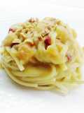 Linguine piccanti con crema di ceci e alici, e arachidi