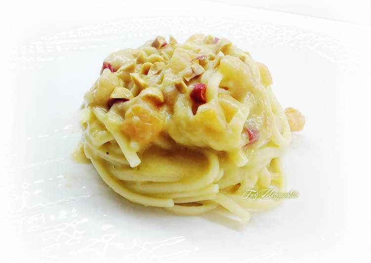 Recetta di Fatto in casa super veloce Linguine piccanti con crema di ceci e alici, e arachidi