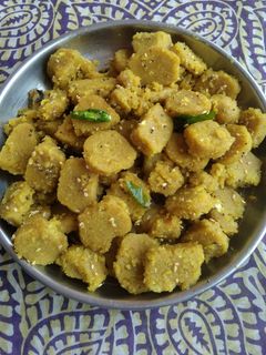 દૂધી ના મૂઠિયા (Dudhi muthiya recipe in gujarati) રેસીપી મુખ્ય ફોટો