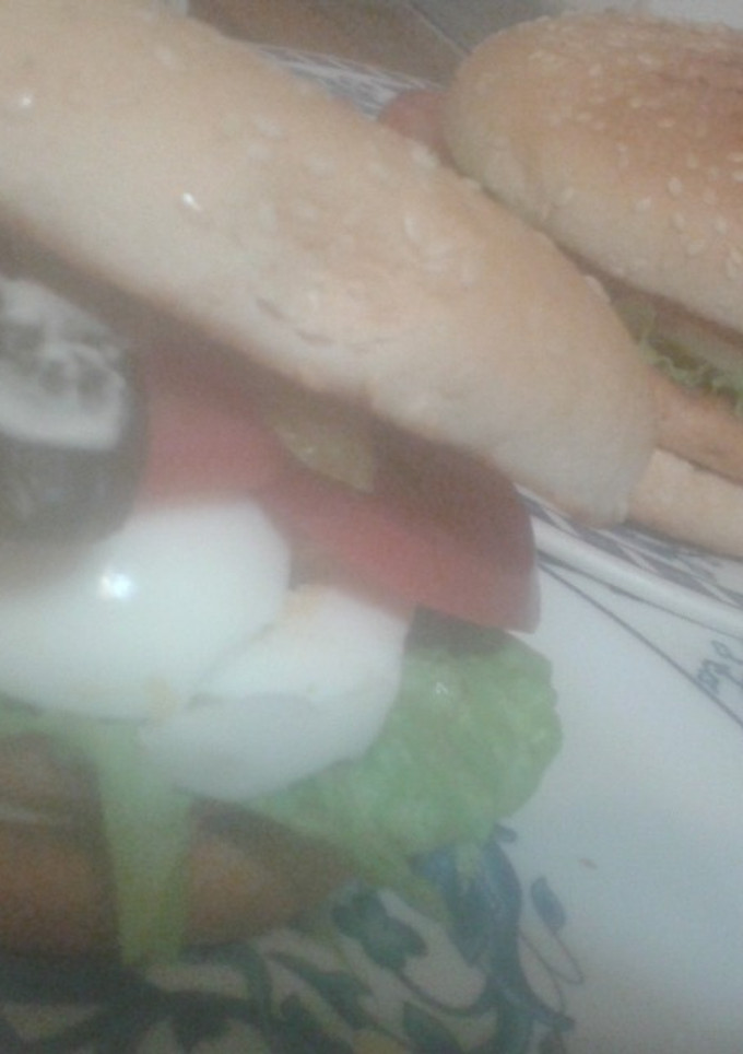 Una foto de Hamburguesa de salmón y merluza🍔