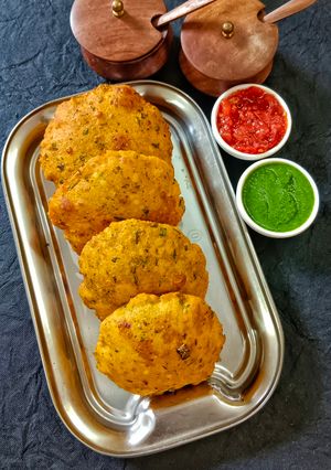 आलू की मसालेदार झटपट कचौड़ी नए स्टाइल में (Spicy and quick potato kachoris in a new style) रेसिपी मुख्य फोटो