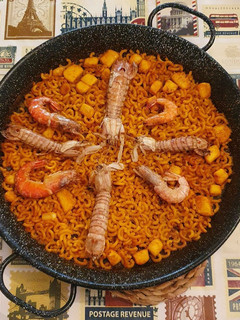 Una foto de ✅🗣📢 Fideuá con Gambas y Galeras 🍤