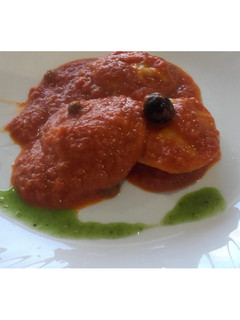 Una foto de Ravioles de bolognesa