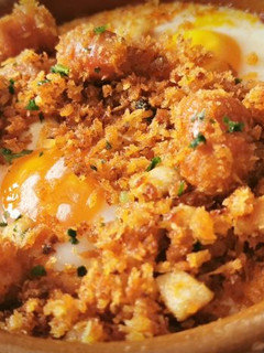 Una foto de Huevos a la Flamenca con Migas y Chistorra