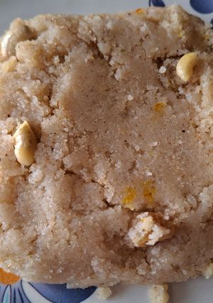 A picture of Semolina halwa with banana.