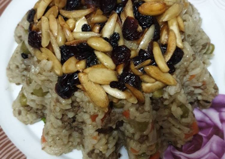 ارز اوزي بالخضار والمكسرات