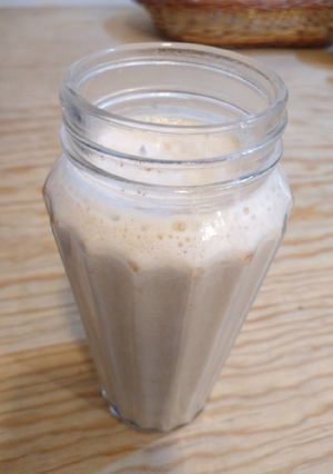 Una foto de Licuado de plátano amaranto y crema de cacahuate
