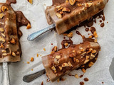 Gelados de banana e manteiga de amendoim