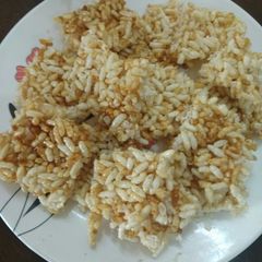 A picture of Murmura chikki.