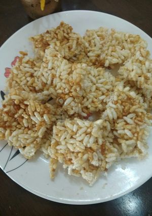A picture of Murmura chikki.