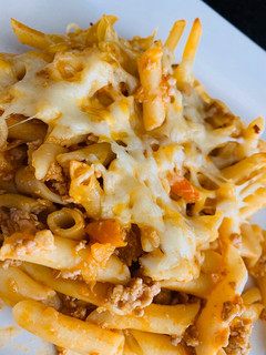 Una foto de Macarrones boloñesa al gratén