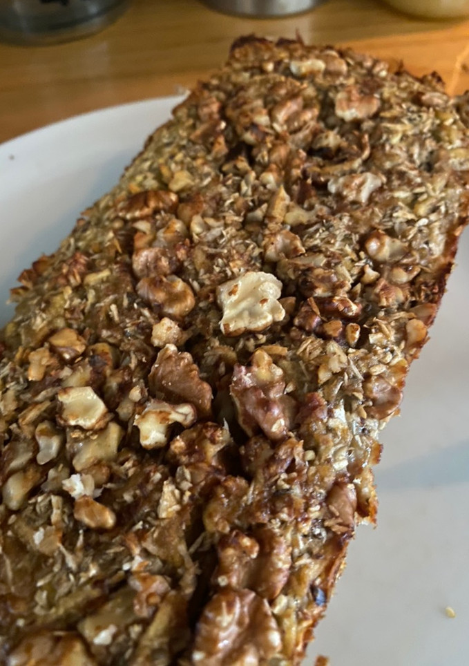 Una foto de Budín de manzanas, coco y chía (Sin harina, sin azúcar) 🍏