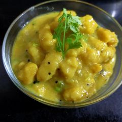 A picture of Cabbage Muthiya in Gravy.