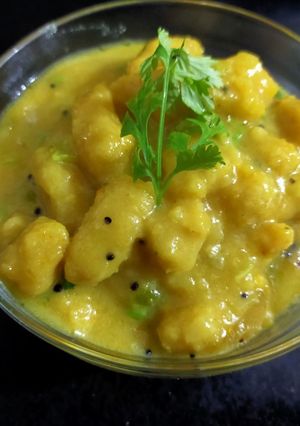 A picture of Cabbage Muthiya in Gravy.