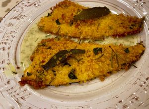 Foto di Filetti di trota salmonata gratinati con salsa al limone rosmarino e menta