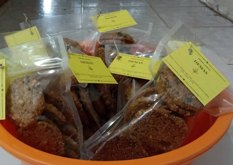 Langkah Mudah untuk Menyiapkan Oatmeal Chocolate Chip Cookies Jadi, Enak Banget