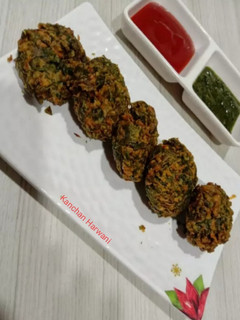 पालक की कचौड़ी (Palak ki Kachori recipe in Hindi) रेसिपी मुख्य फोटो