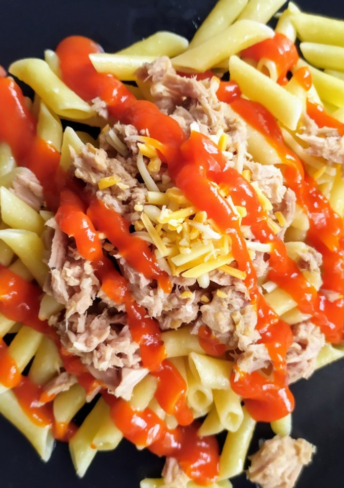 Una foto de Macarrones con tomate y atún