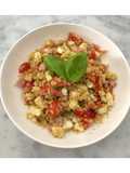 Cous cous al pesto con groviera, mortadella, mozzarella, pomodorini e basilico 🧀🍅🌱