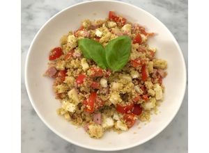 Foto di Cous cous al pesto con groviera, mortadella, mozzarella, pomodorini e basilico 🧀🍅🌱