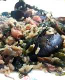 Arroz con algas wakame, puntillas de calamar y mejillones