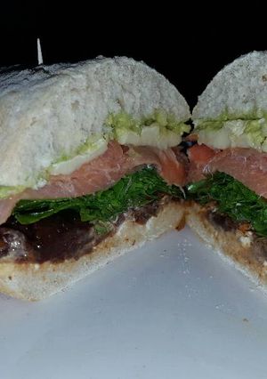 Una foto de Ciabatta con trucha ahumada