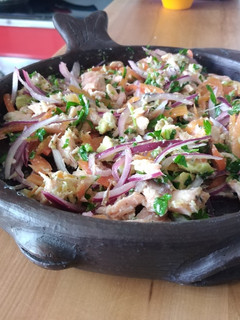 Una foto de Ceviche de salmón dorado