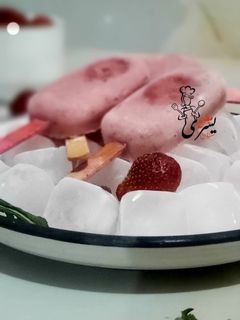 صورة لوصفة ايس كريم صحي بالفراولة 🎀