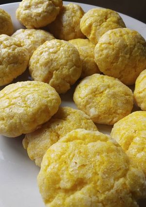 Una foto de Galletitas de limón tipo polvorón 💯😋🍋 riquísimas