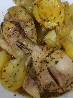 Una foto de Pollo al horno en bolsa, económico y fácil