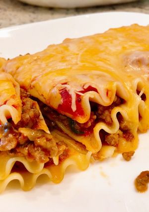 Hình của món Lasagna sốt thịt bò ba lớp bằng chảo chống dính.