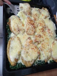 Una foto de Pechugas con espinacas y bechamel al horno