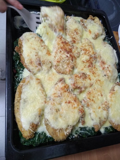 Una foto de Pechugas con espinacas y bechamel al horno