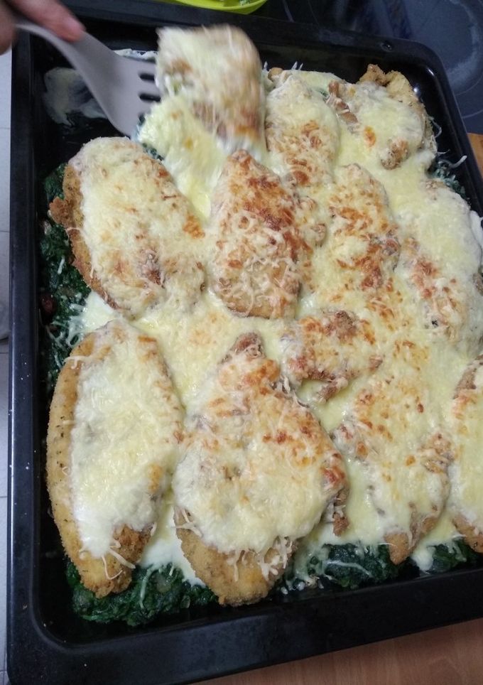 Una foto de Pechugas con espinacas y bechamel al horno